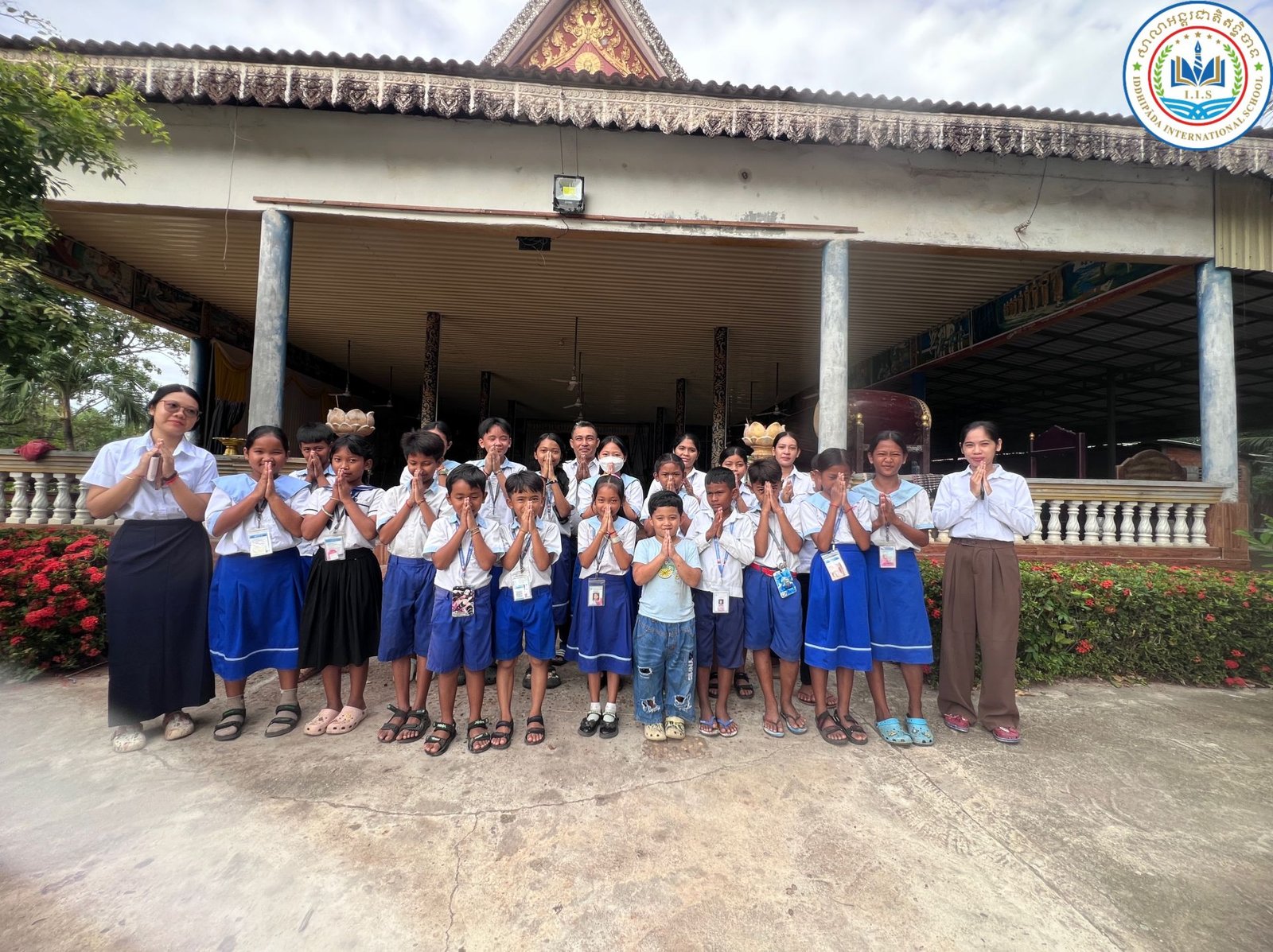 ការនាំយកទេយ្យវត្ថុ និងបច្ច័យប្រគេនព្រះសង្ឃ