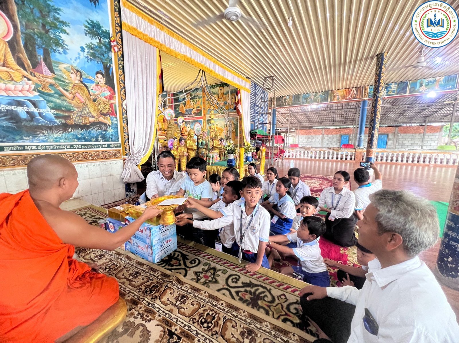 ការនាំយកទេយ្យវត្ថុ និងបច្ច័យប្រគេនព្រះសង្ឃ
