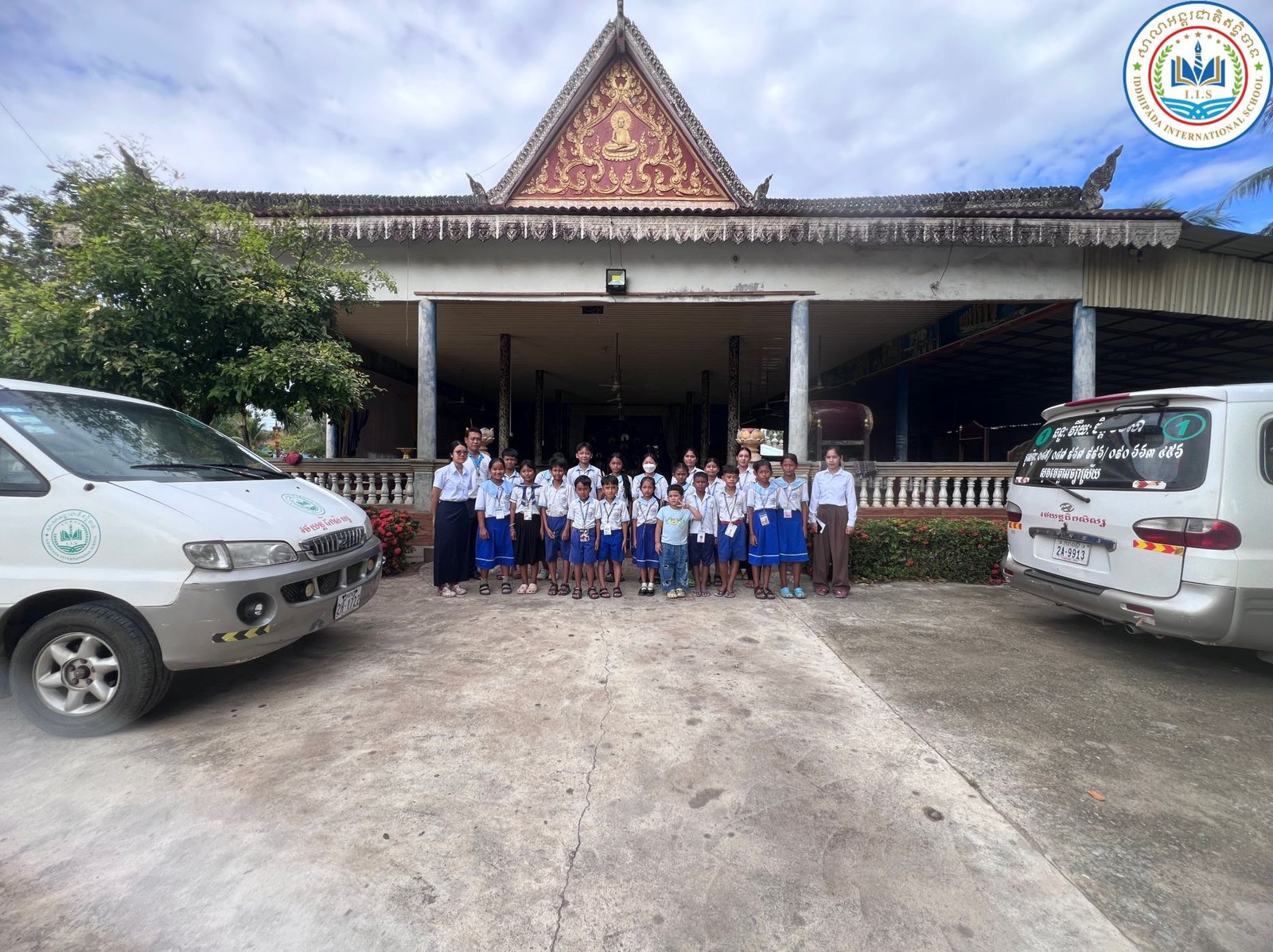 ការនាំយកទេយ្យវត្ថុ និងបច្ច័យប្រគេនព្រះសង្ឃ