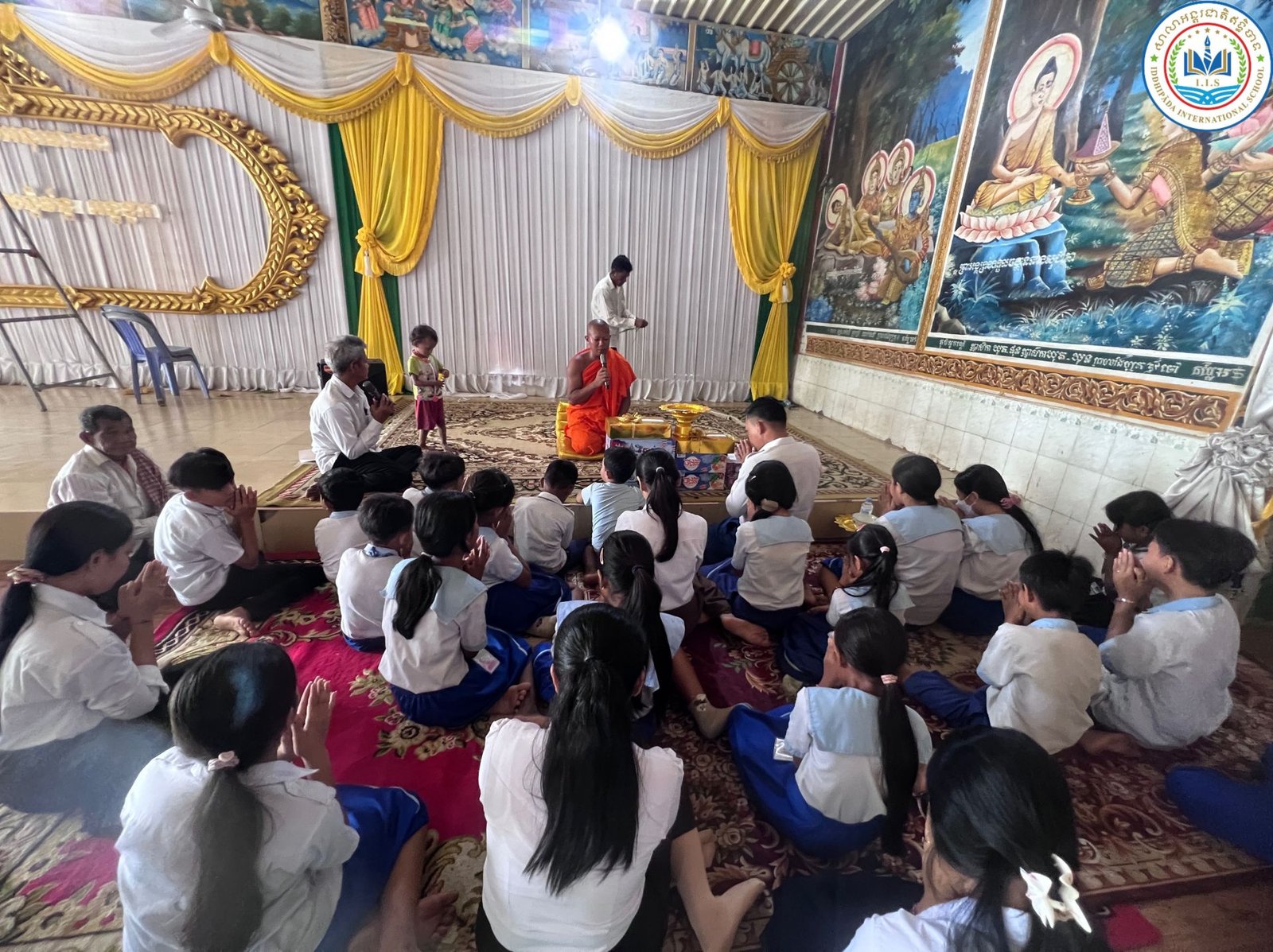 ការនាំយកទេយ្យវត្ថុ និងបច្ច័យប្រគេនព្រះសង្ឃ