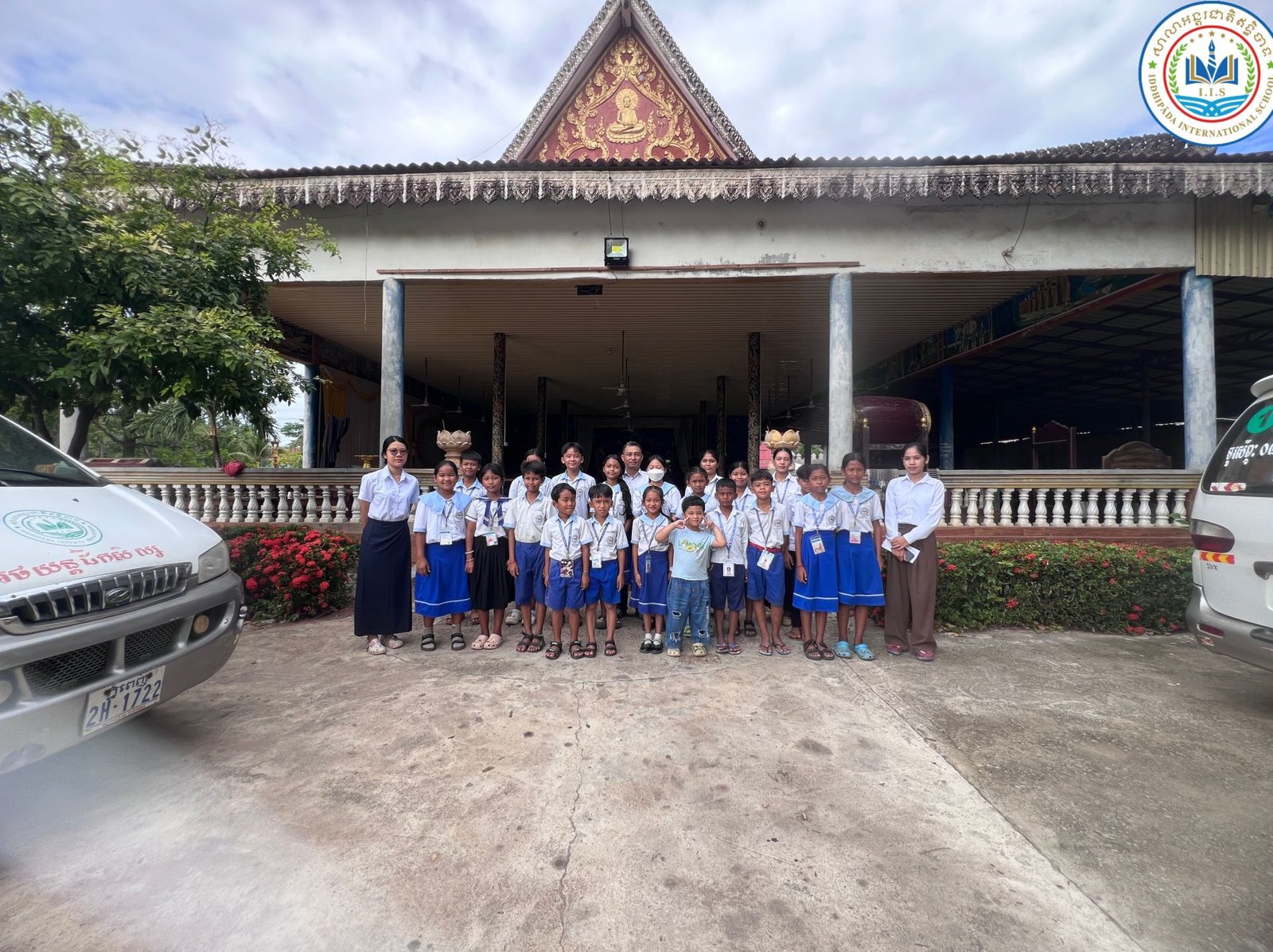 ការនាំយកទេយ្យវត្ថុ និងបច្ច័យប្រគេនព្រះសង្ឃ