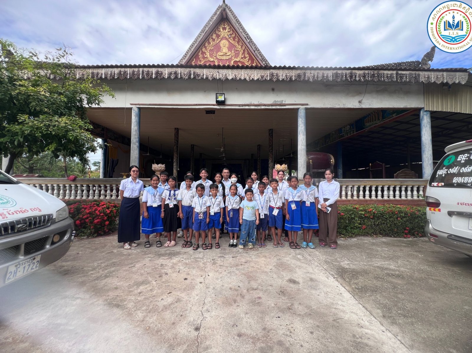 ការនាំយកទេយ្យវត្ថុ និងបច្ច័យប្រគេនព្រះសង្ឃ