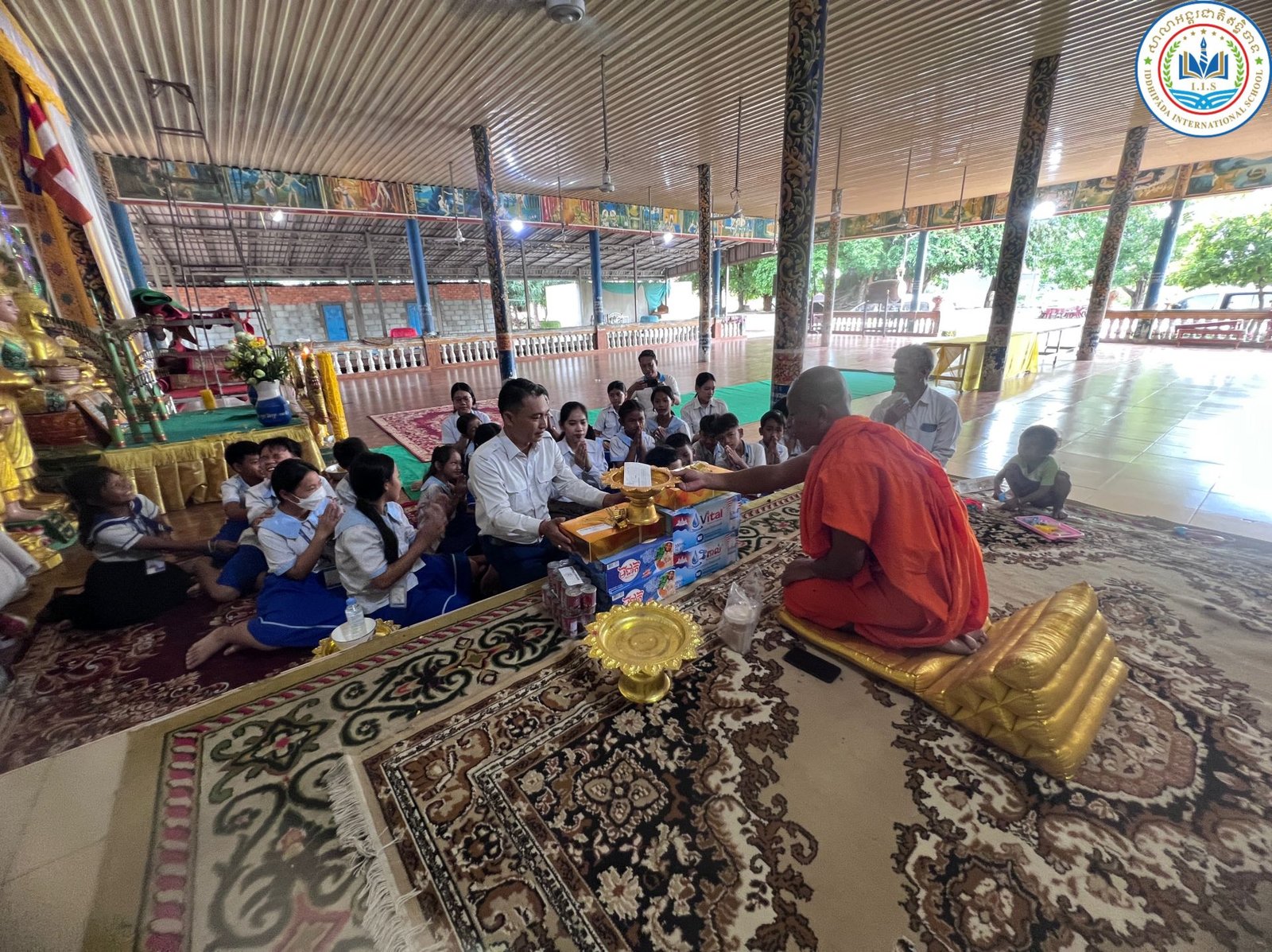 ការនាំយកទេយ្យវត្ថុ និងបច្ច័យប្រគេនព្រះសង្ឃ