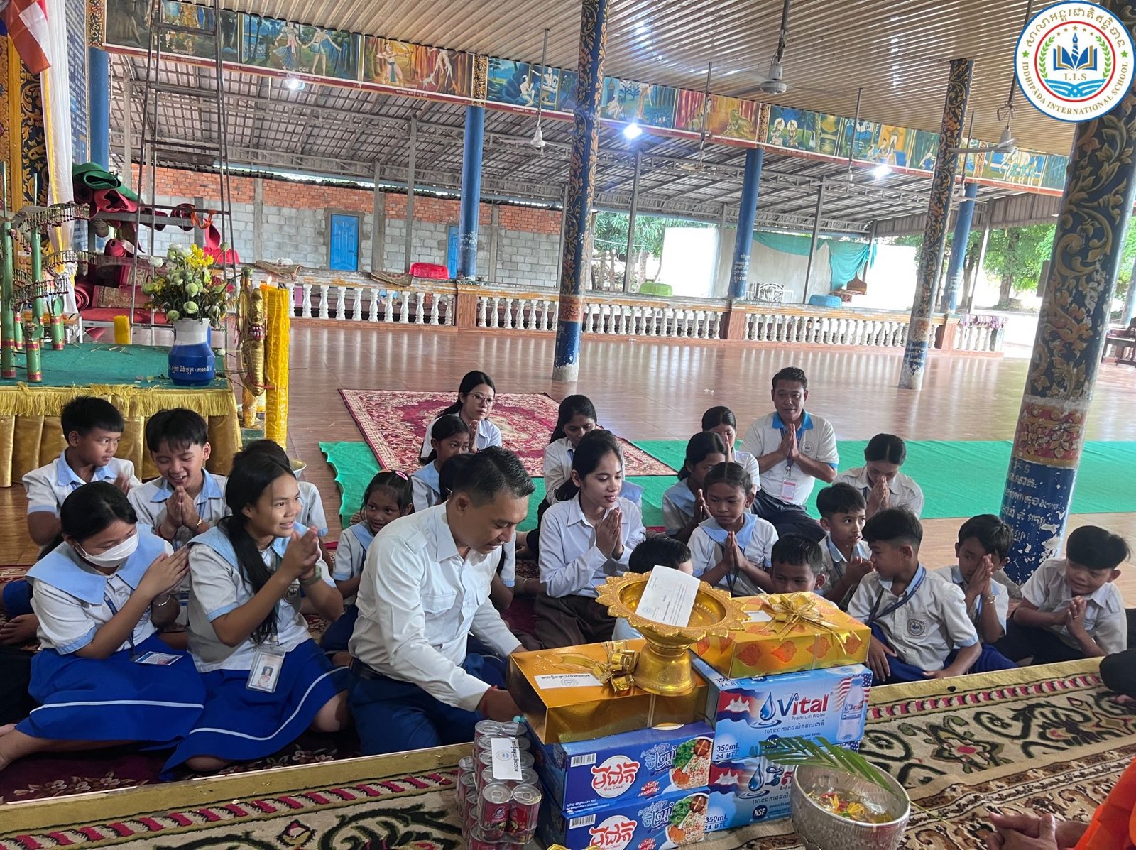 ការនាំយកទេយ្យវត្ថុ និងបច្ច័យប្រគេនព្រះសង្ឃ