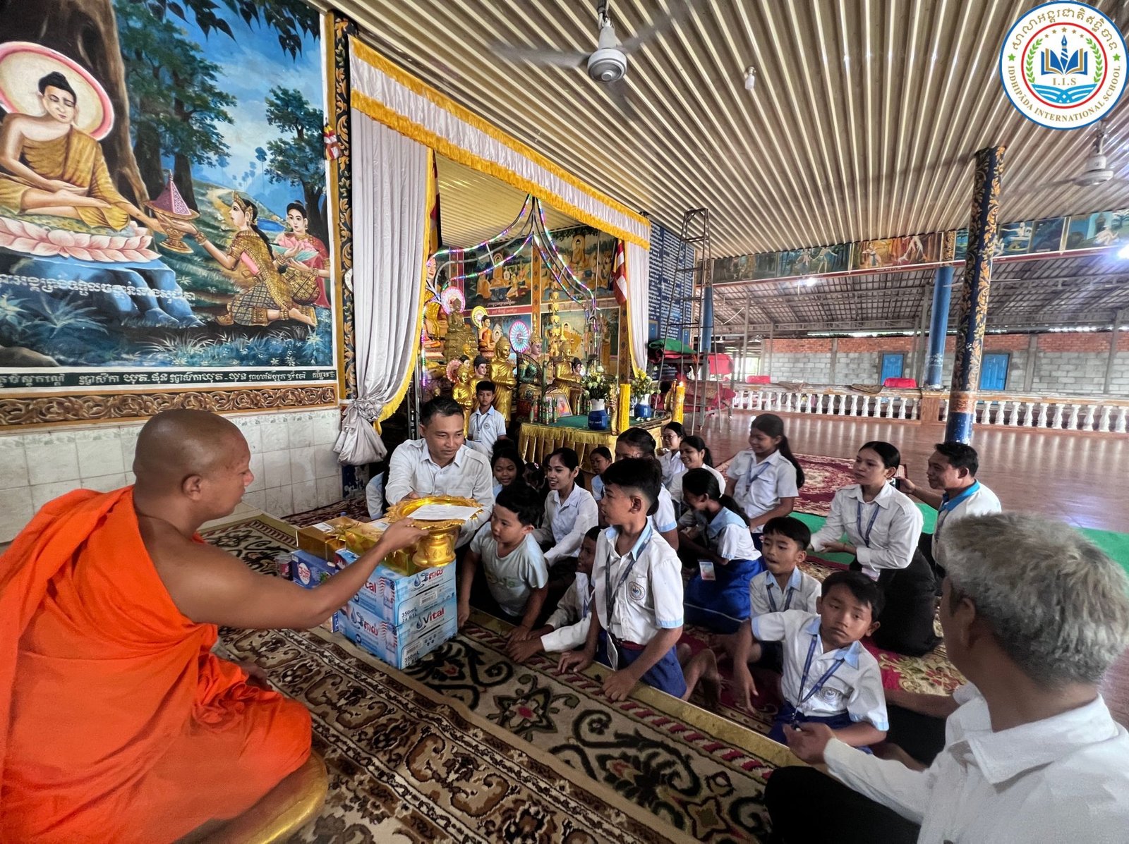ការនាំយកទេយ្យវត្ថុ និងបច្ច័យប្រគេនព្រះសង្ឃ