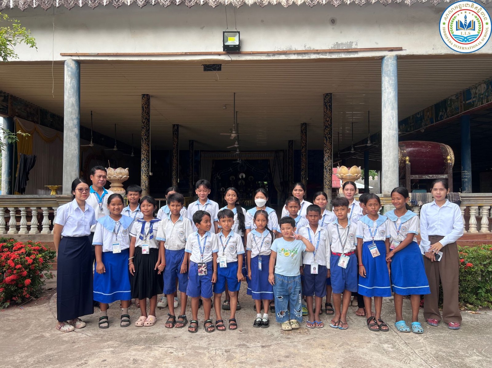 ការនាំយកទេយ្យវត្ថុ និងបច្ច័យប្រគេនព្រះសង្ឃ
