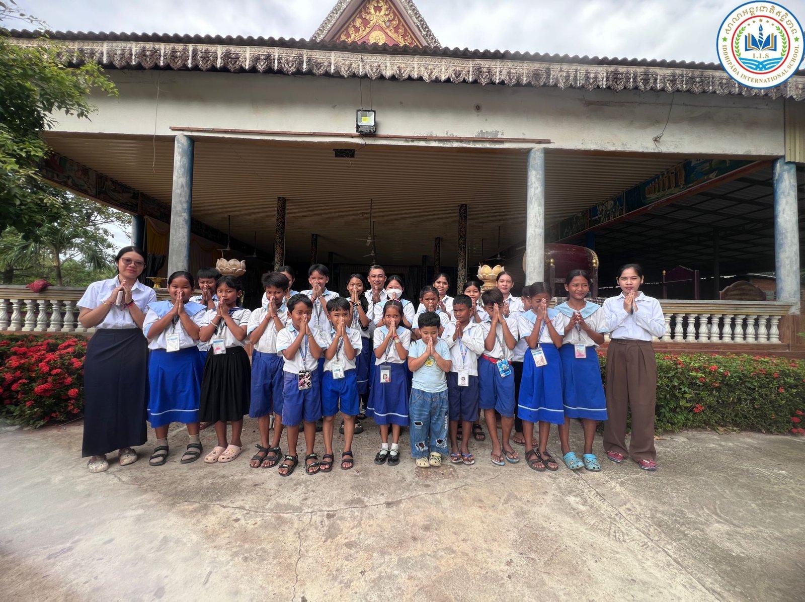 ការនាំយកទេយ្យវត្ថុ និងបច្ច័យប្រគេនព្រះសង្ឃ